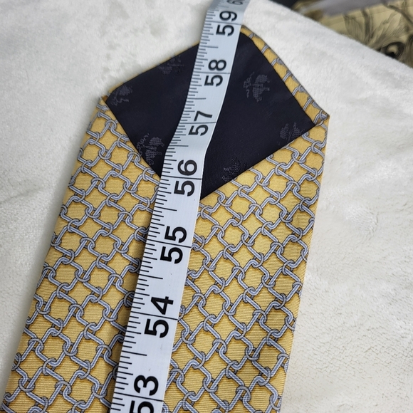 Brooks Brothers 346 Silk Tie. Elegant Yellow Geometric Pattern. - Picture 7 of 7